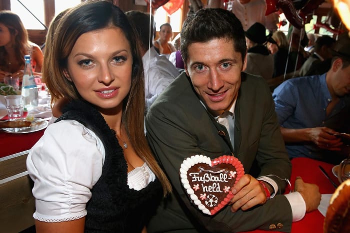 Robert-Lewandowski-wife-Anna-Oktoberfest-490649452.jpg